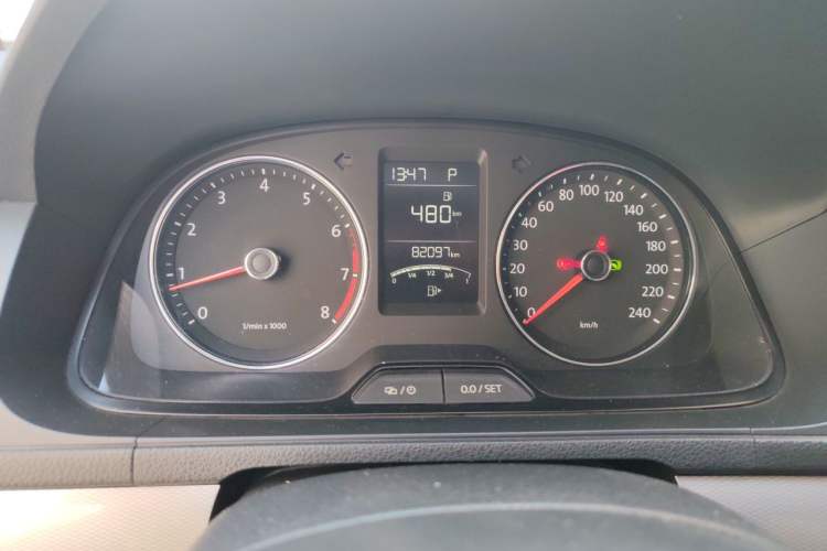 Used Volkswagen Gran Lavida 2013 1.4 TSI Automatic Comfort Model Odometer Close Up