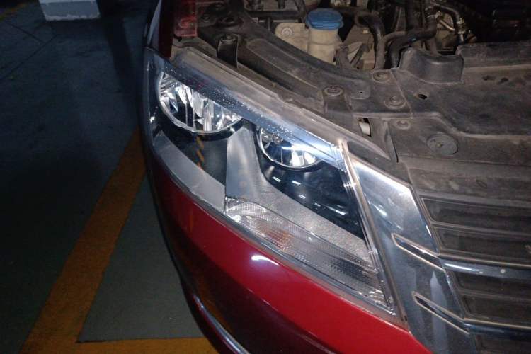 Used Volkswagen Gran Lavida 2013 1.4 TSI Automatic Comfort Model Right Front Headlight