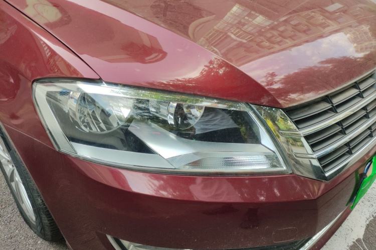 Used Volkswagen Gran Lavida 2013 1.6L Automatic Comfort Model Right Front Headlight