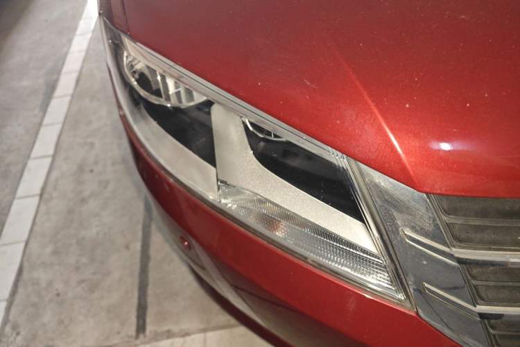 Used Volkswagen Gran Lavida 2013 1.4 TSI Automatic Comfort Model Right Front Headlight