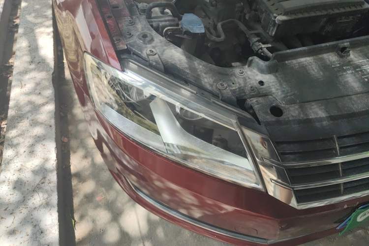 Used Volkswagen Gran Lavida 2013 1.6L Automatic Comfort Model Right Front Headlight