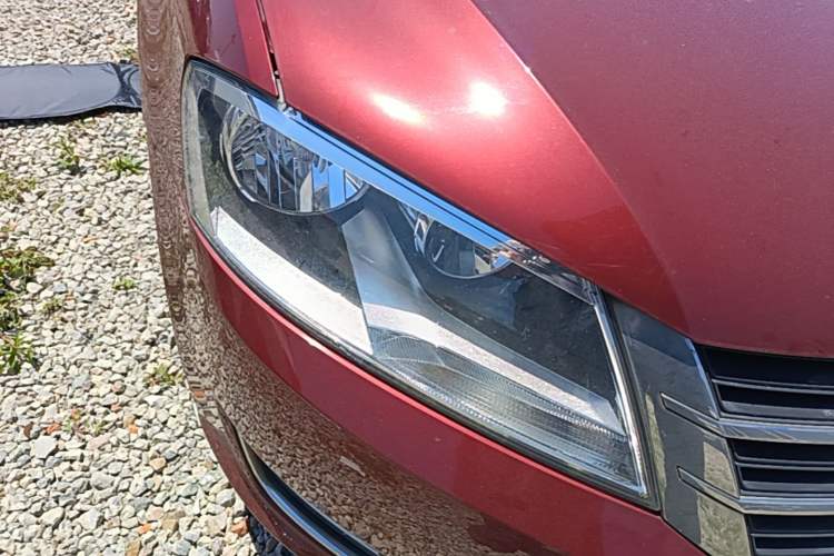 Used Volkswagen Gran Lavida 2013 1.6L Automatic Comfort Model Right Front Headlight