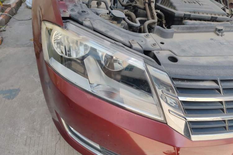 Used Volkswagen Gran Lavida 2013 1.4 TSI Automatic Comfort Model Right Front Headlight