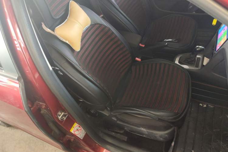 Used Volkswagen Gran Lavida 2013 1.6L Automatic Fashion Model Right Front Seat