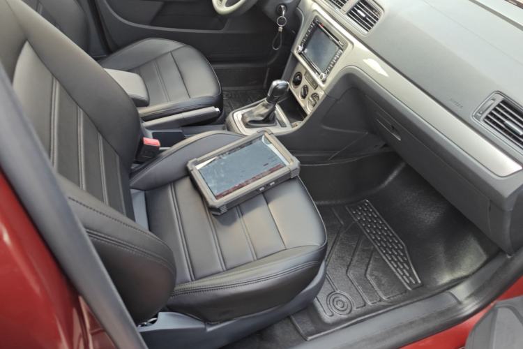 Used Volkswagen Gran Lavida 2013 1.6L Automatic Fashion Model Right Front Seat