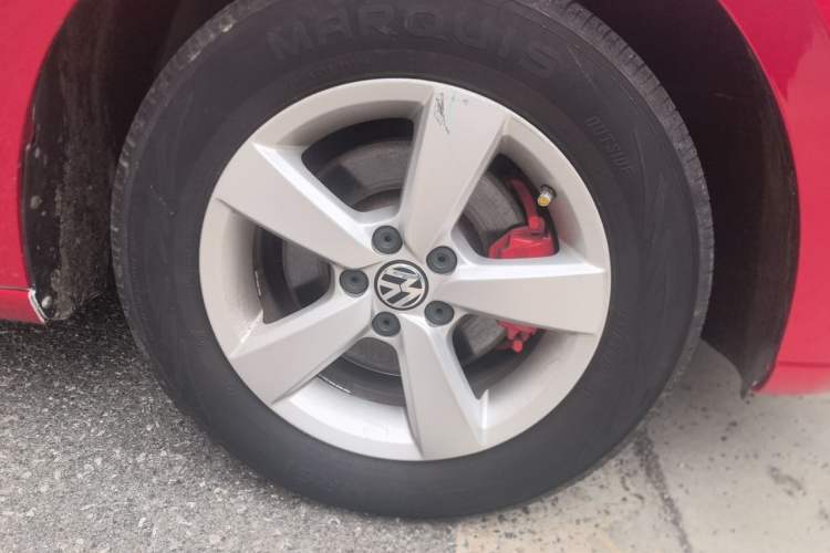 Used Volkswagen Gran Lavida 2013 1.6L Manual Fashion Model Right Front Wheel Hub
