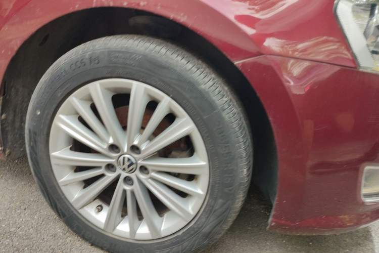 Used Volkswagen Gran Lavida 2013 1.6L Automatic Comfort Model Right Front Wheel Hub