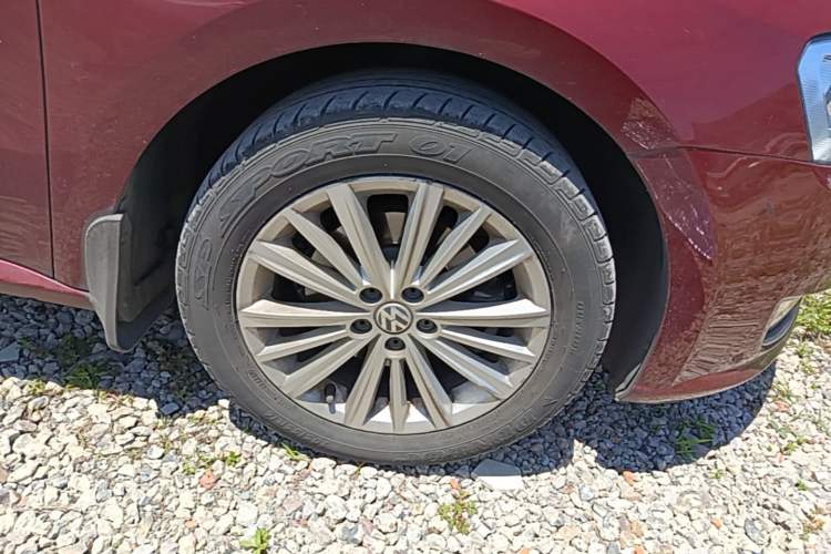 Used Volkswagen Gran Lavida 2013 1.6L Automatic Comfort Model Right Front Wheel Hub