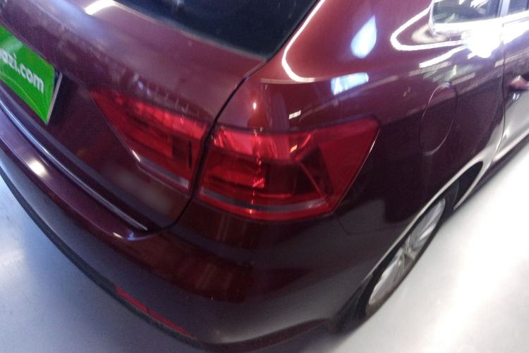Used Volkswagen Gran Lavida 2013 1.6L Automatic Comfort Model Right Rear Taillight