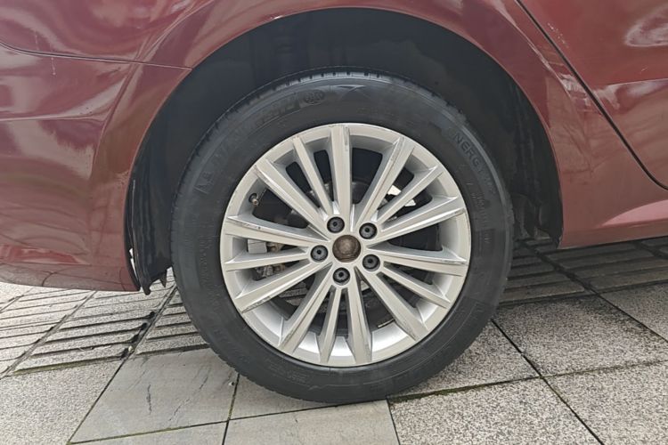 Used Volkswagen Gran Lavida 2013 1.6L Automatic Comfort Model Right Rear Wheel Hub