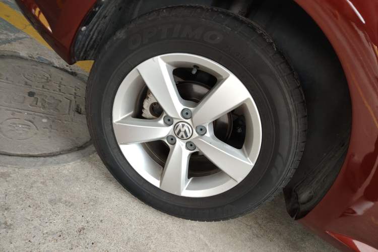 Used Volkswagen Gran Lavida 2013 1.6L Automatic Fashion Model Right Rear Wheel Hub