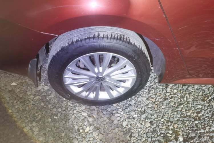 Used Volkswagen Gran Lavida 2013 1.6L Automatic Comfort Model Right Rear Wheel Hub