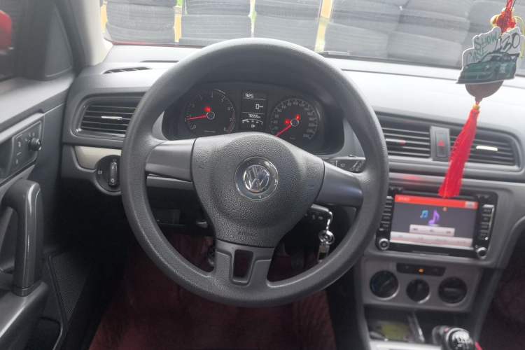 Used Volkswagen Gran Lavida 2013 1.6L Manual Fashion Model Steering Wheel