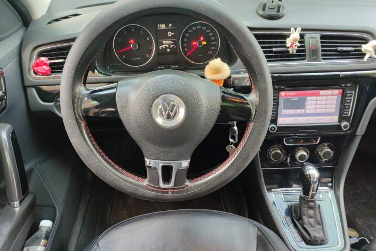 Used Volkswagen Gran Lavida 2013 1.6L Automatic Comfort Model Steering Wheel