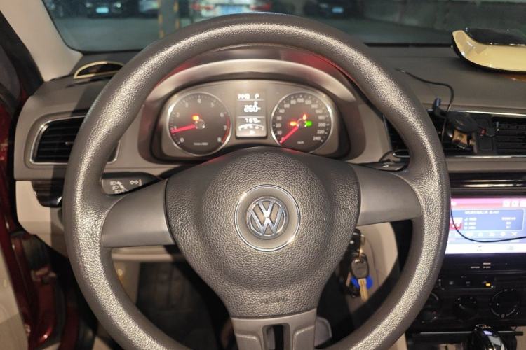 Used Volkswagen Gran Lavida 2013 1.4 TSI Automatic Comfort Model Steering Wheel