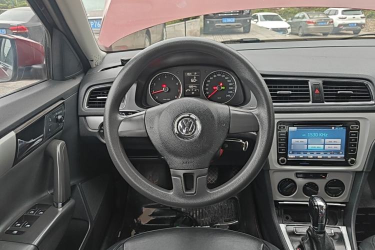 Used Volkswagen Gran Lavida 2013 1.6L Automatic Comfort Model Steering Wheel