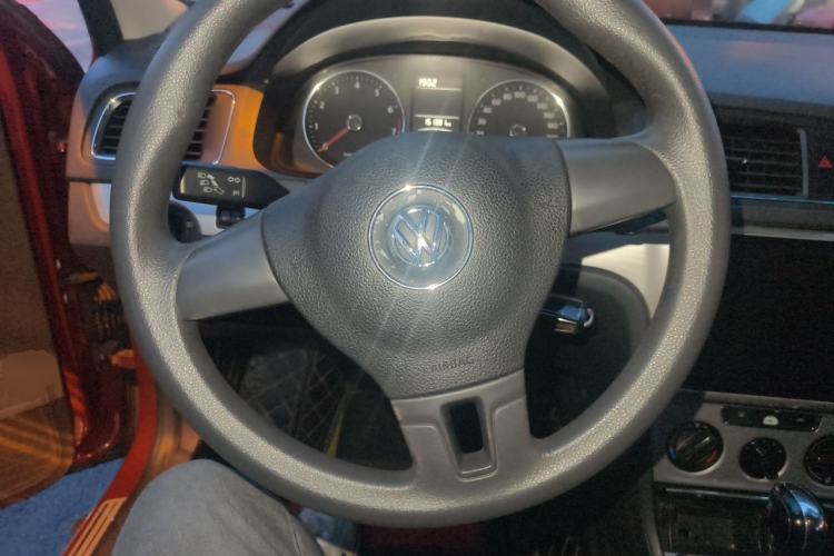 Used Volkswagen Gran Lavida 2013 1.6L Automatic Comfort Model Steering Wheel