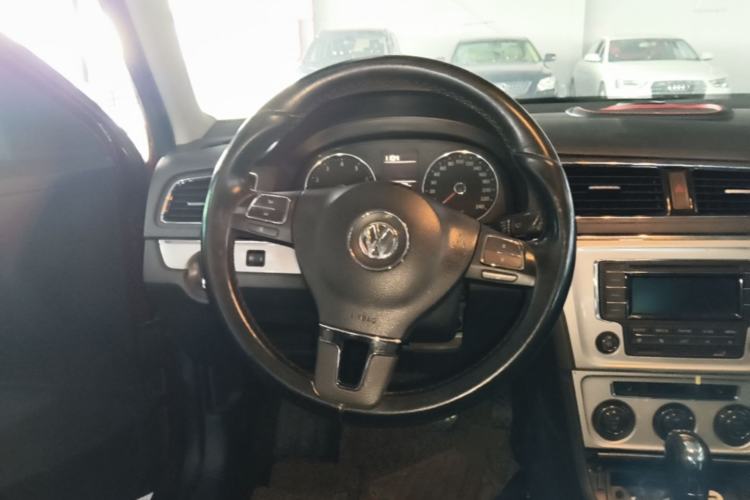 Used Volkswagen Gran Lavida 2013 1.4 TSI Automatic Luxury Model Steering Wheel