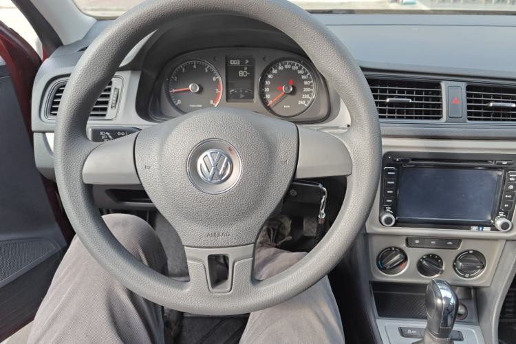 Used Volkswagen Gran Lavida 2013 1.6L Automatic Fashion Model Steering Wheel