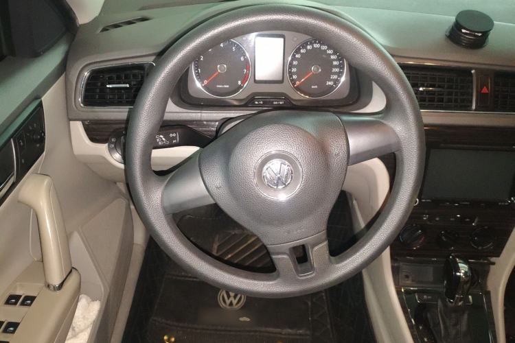Used Volkswagen Gran Lavida 2013 1.6L Automatic Comfort Model Steering Wheel