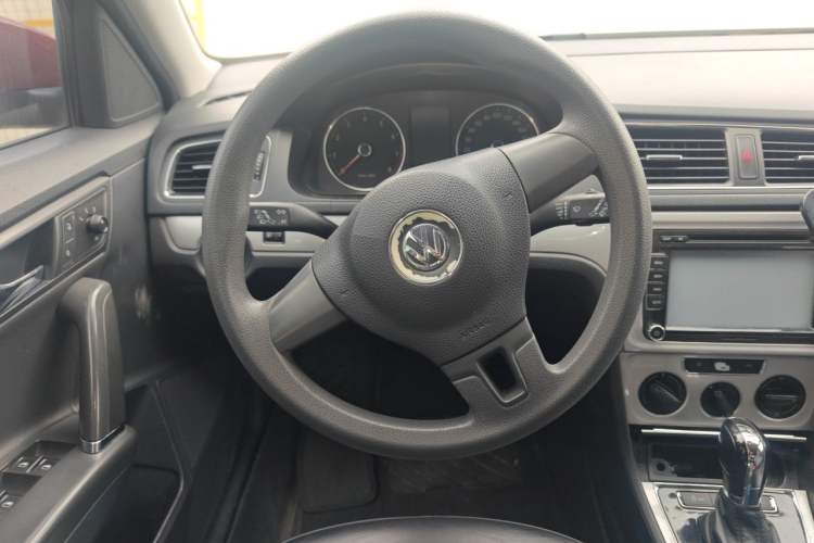 Used Volkswagen Gran Lavida 2013 1.6L Automatic Comfort Model Steering Wheel