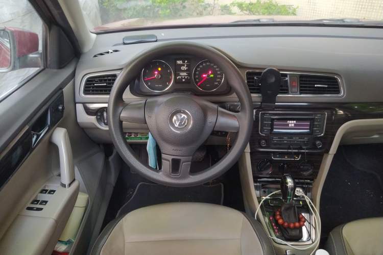 Used Volkswagen Gran Lavida 2013 1.6L Automatic Comfort Model Steering Wheel