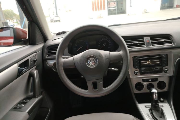 Used Volkswagen Gran Lavida 2013 1.6L Automatic Fashion Model Steering Wheel