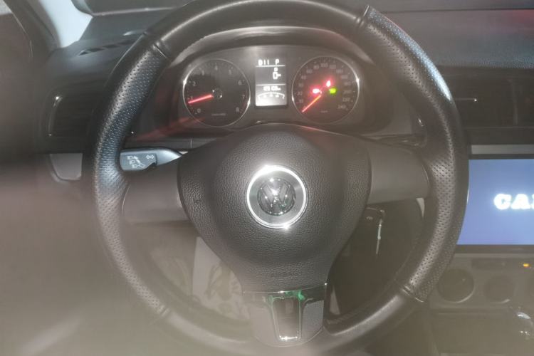 Used Volkswagen Gran Lavida 2013 1.6L Automatic Comfort Model Steering Wheel