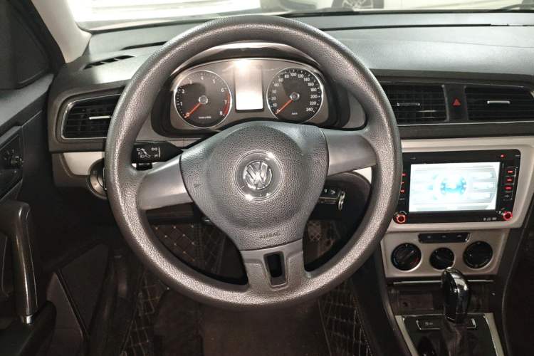Used Volkswagen Gran Lavida 2013 1.4 TSI Automatic Comfort Model Steering Wheel