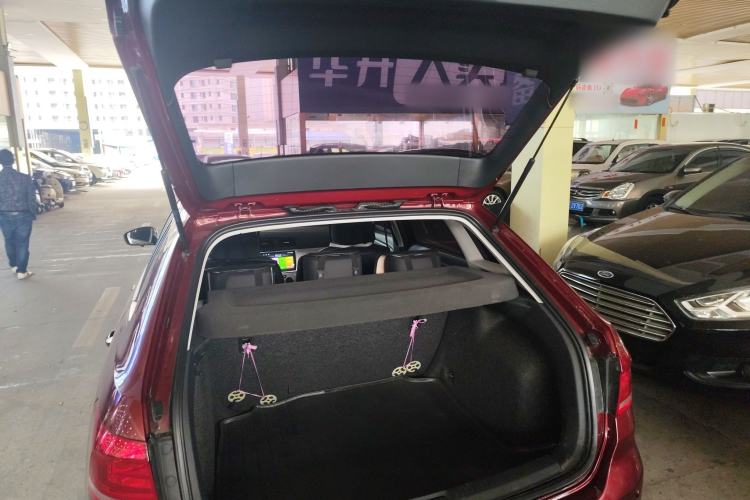 Used Volkswagen Gran Lavida 2013 1.6L Automatic Fashion Model Trunk