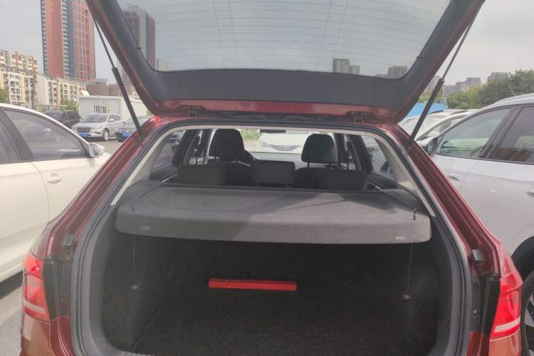 Used Volkswagen Gran Lavida 2013 1.6L Automatic Fashion Model Trunk