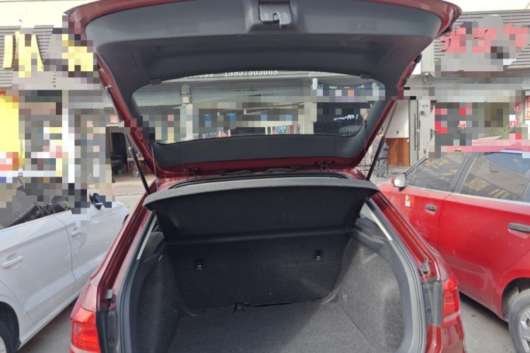 Used Volkswagen Gran Lavida 2013 1.6L Automatic Fashion Model Trunk
