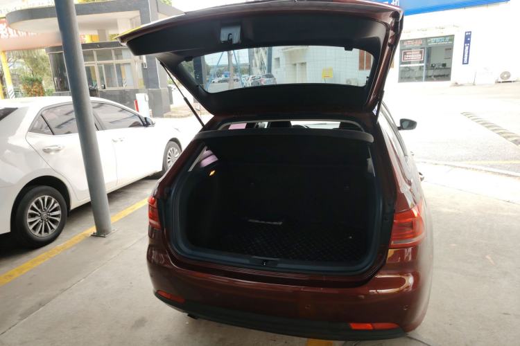 Used Volkswagen Gran Lavida 2013 1.6L Automatic Fashion Model Trunk