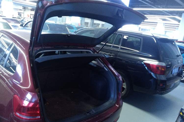 Used Volkswagen Gran Lavida 2013 1.6L Automatic Comfort Model Trunk