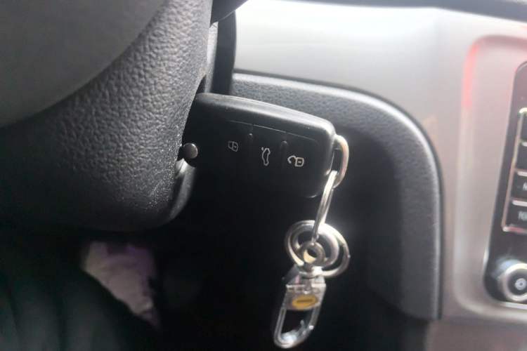 Used Volkswagen Gran Lavida 2013 1.6L Manual Fashion Model Vehicle Key