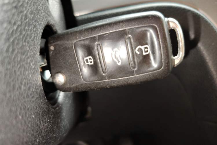 Used Volkswagen Gran Lavida 2013 1.6L Automatic Fashion Model Vehicle Key