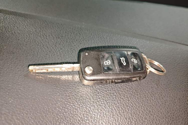 Used Volkswagen Gran Lavida 2013 1.4 TSI Automatic Comfort Model Vehicle Key
