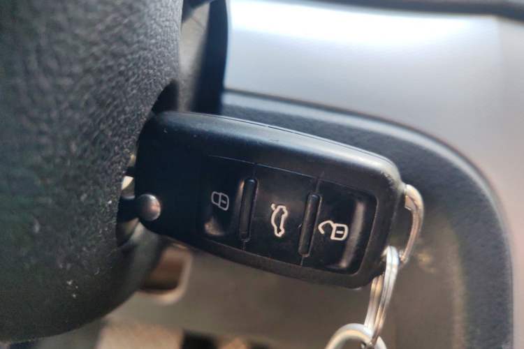 Used Volkswagen Gran Lavida 2013 1.4 TSI Automatic Comfort Model Vehicle Key