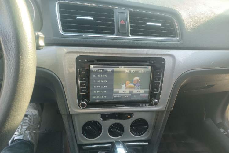 Used Volkswagen Gran Lavida 2013 1.6L Automatic Comfort Model Audio And AC Panel