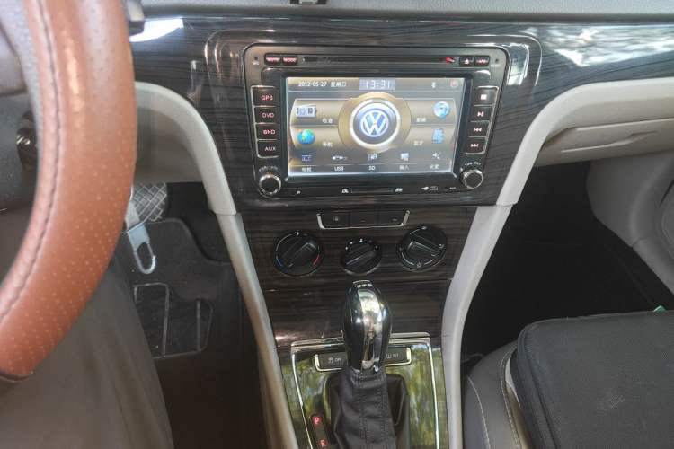 Used Volkswagen Gran Lavida 2013 1.4 TSI Automatic Comfort Model Audio And AC Panel