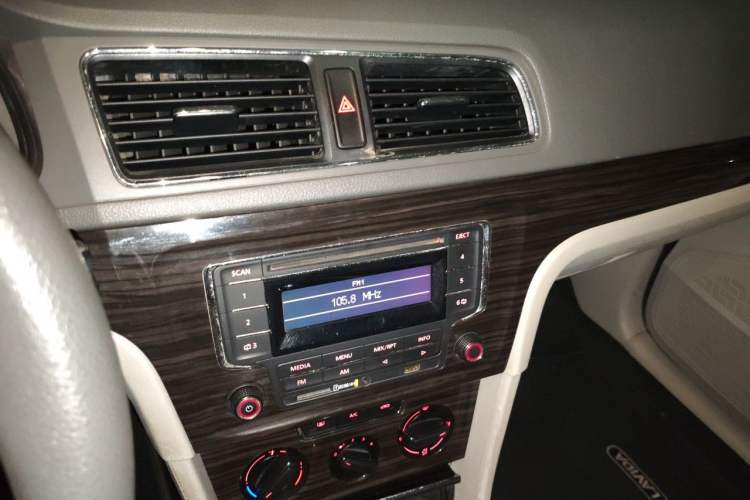 Used Volkswagen Gran Lavida 2013 1.4 TSI Automatic Comfort Model Audio And AC Panel