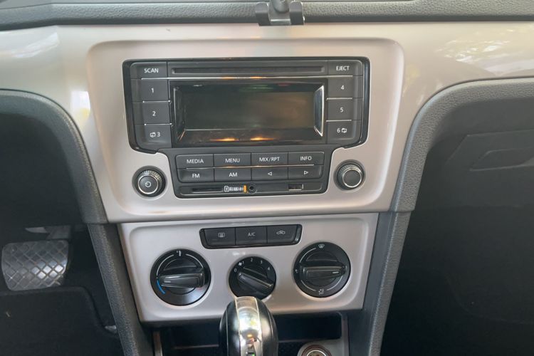 Used Volkswagen Gran Lavida 2013 1.6L Automatic Fashion Model Audio And AC Panel