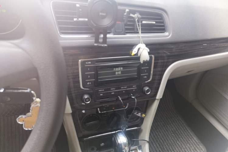 Used Volkswagen Gran Lavida 2013 1.6L Automatic Comfort Model Audio And AC Panel