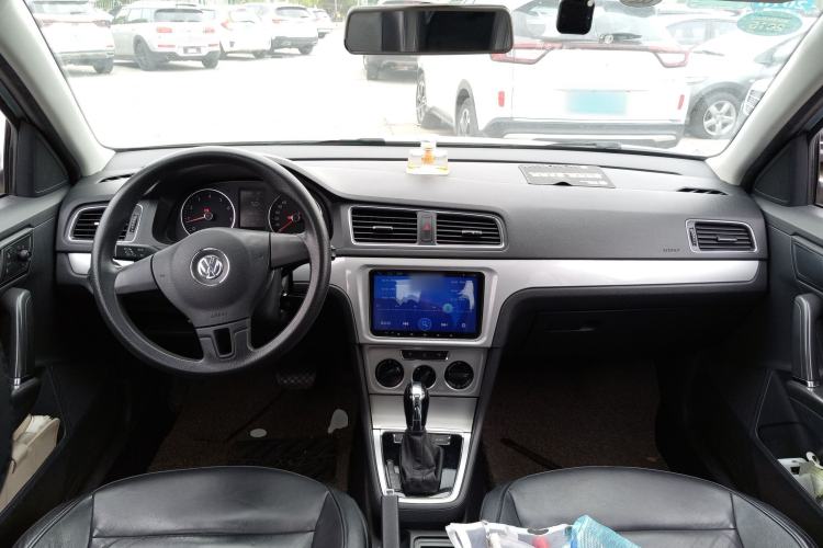 Used Volkswagen Gran Lavida 2013 1.6L Automatic Comfort Model Center Console