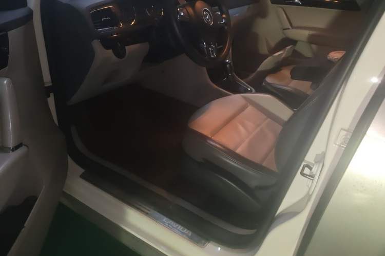 Used Volkswagen Gran Lavida 2013 1.6L Automatic Comfort Model Driver Seat