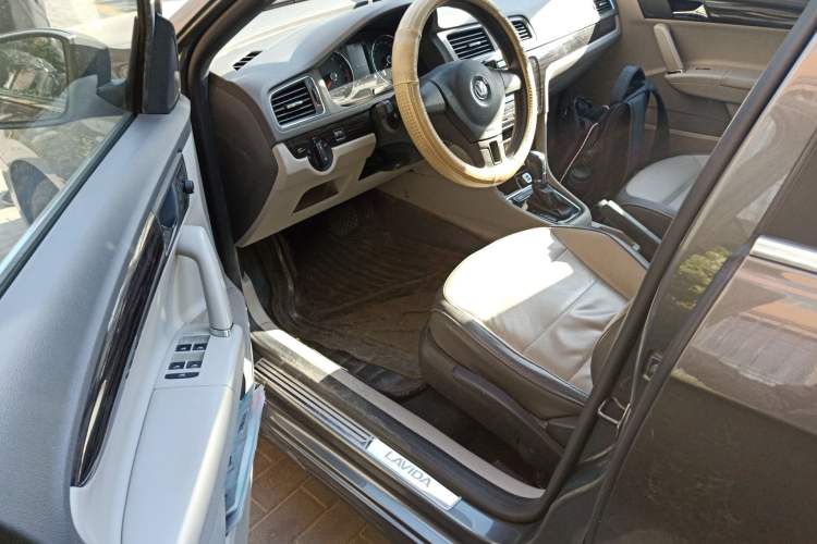 Used Volkswagen Gran Lavida 2013 1.6L Automatic Comfort Model Driver Seat