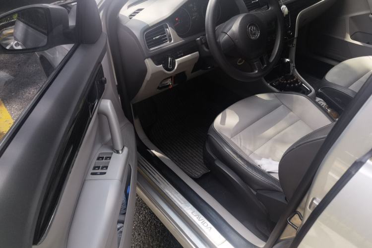 Used Volkswagen Gran Lavida 2013 1.6L Automatic Comfort Model Driver Seat