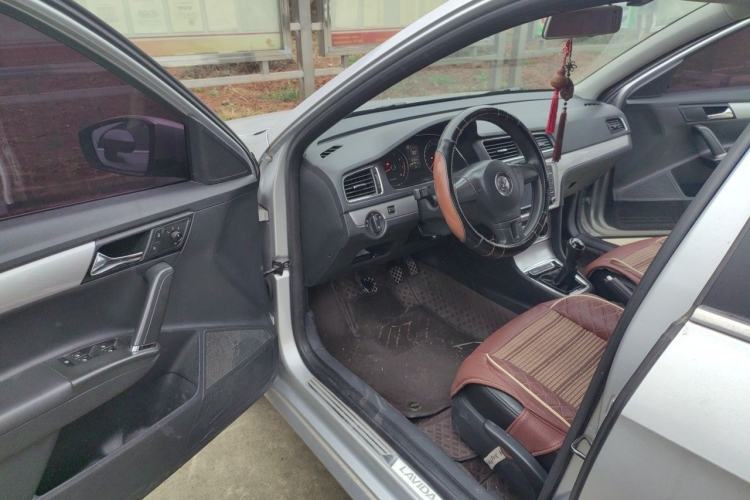 Used Volkswagen Gran Lavida 2013 1.6L Manual Comfort Model Driver Seat