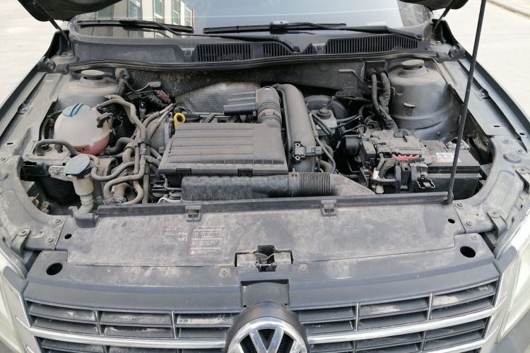 Used Volkswagen Gran Lavida 2013 1.4 TSI Manual Comfort Model Engine Bay