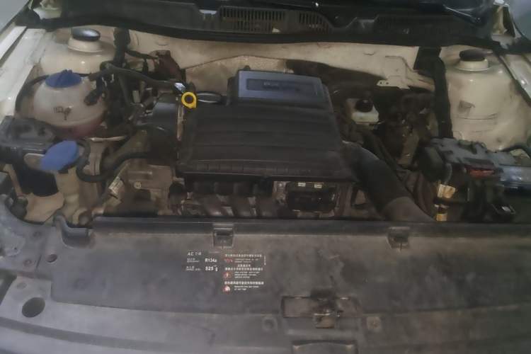Used Volkswagen Gran Lavida 2013 1.6L Automatic Comfort Model Engine Bay